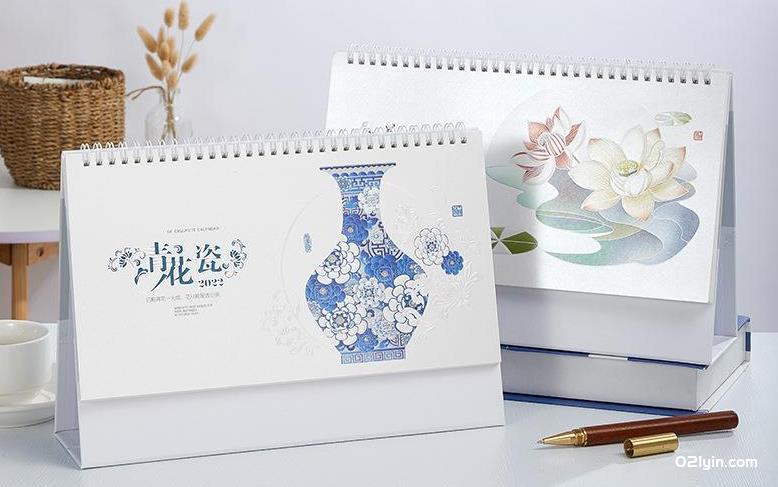 2022年珠光電雕臺歷四季養生 青花瓷 報春圖 月歷廠家批發